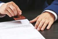 Що таке нотаріус чи? Дізнайтеся про заробітну плату, необхідні навички, і більше