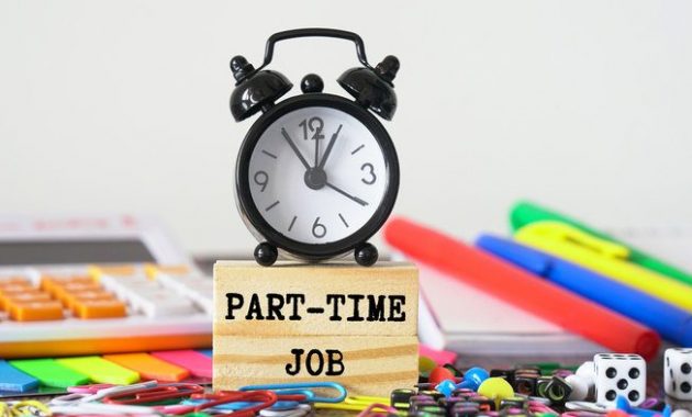Hvor mange timer er et deltidsjob? 
