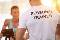 Bli en personlig trener: stillingsbeskrivelse, ferdigheter og lønnsinnsikt