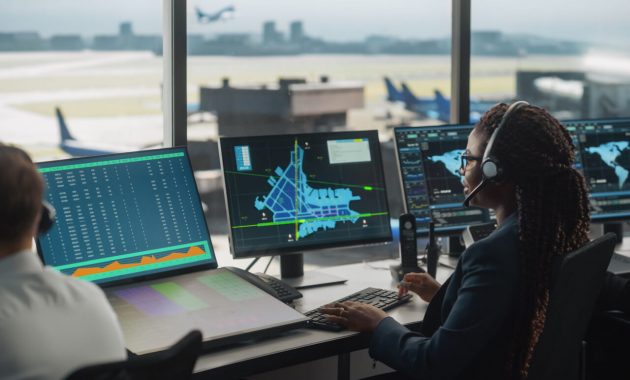 Cómo convertirse en controlador aéreo: salario, puesto y habilidades necesarias